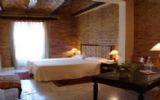 Hotel Ad Hoc